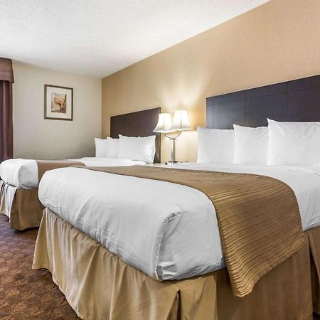 Quality Inn & Suites Coliseum Greensboro Bagian luar foto