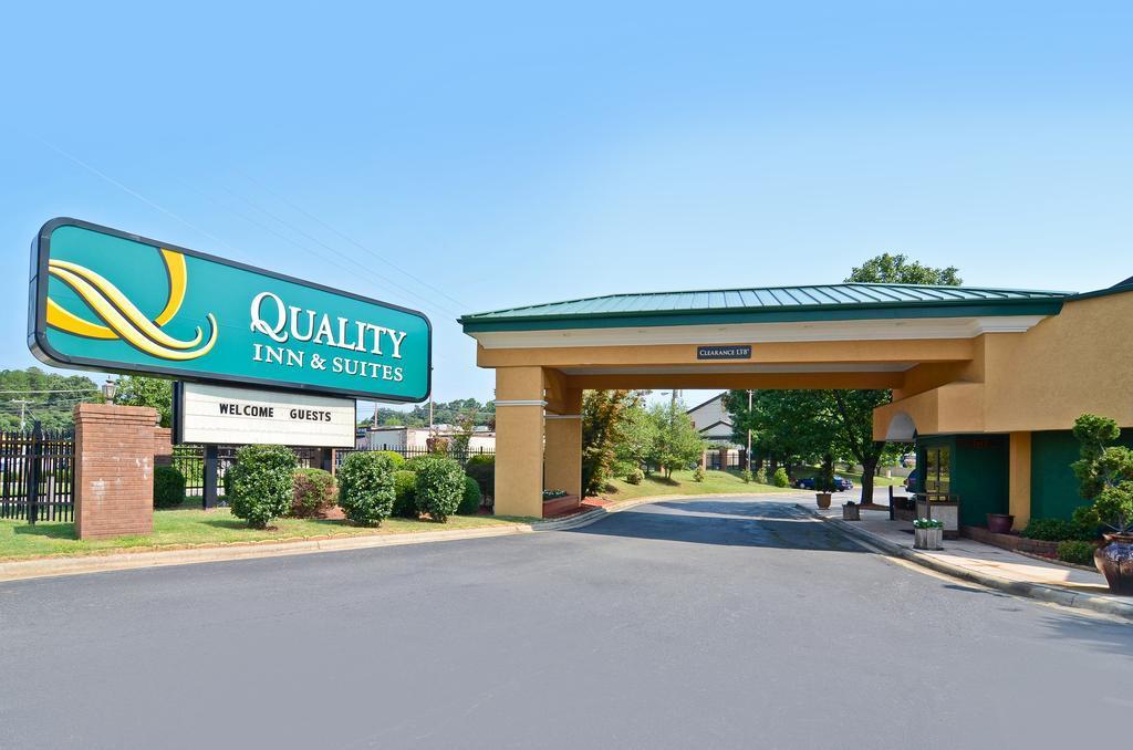 Quality Inn & Suites Coliseum Greensboro Bagian luar foto