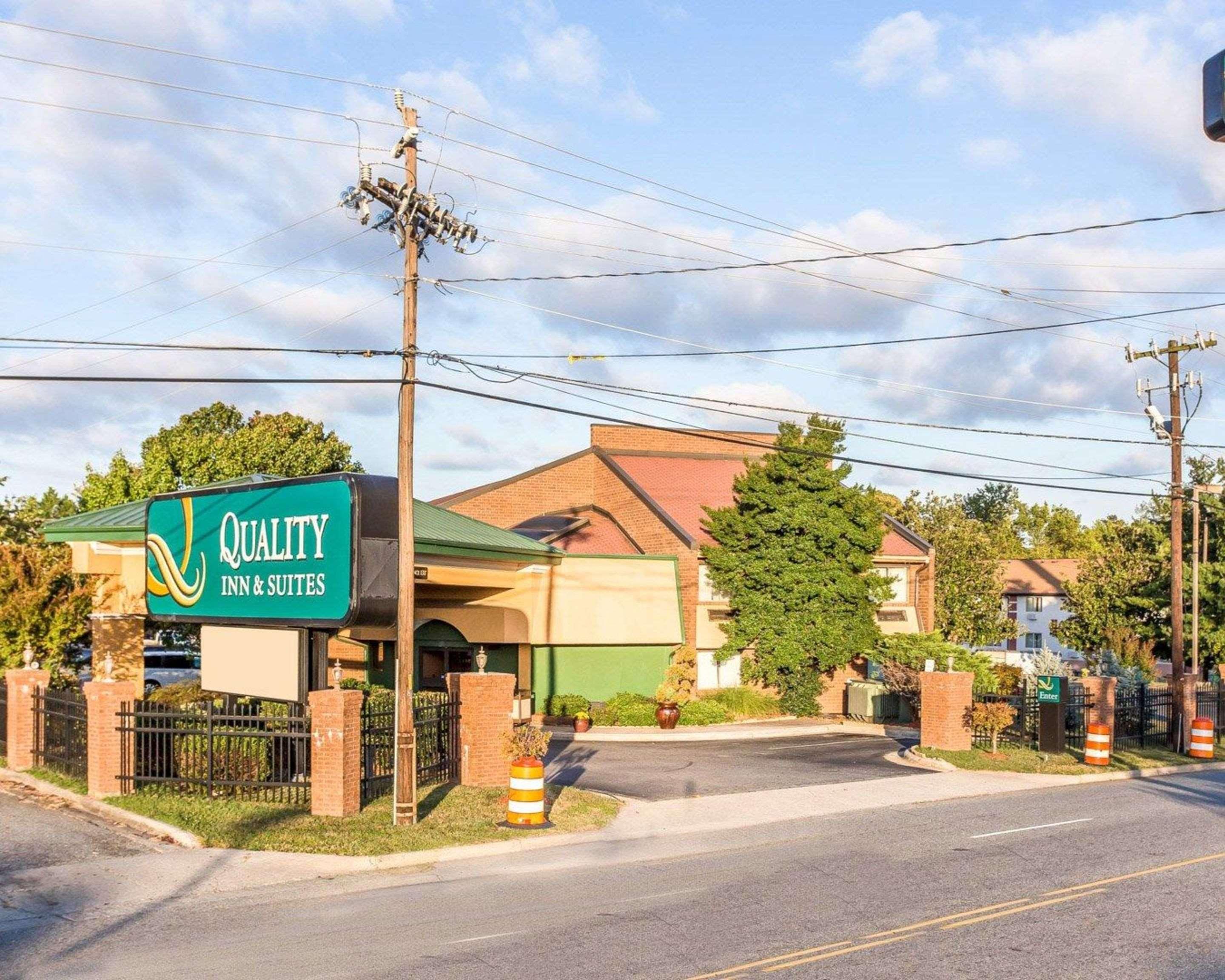 Quality Inn & Suites Coliseum Greensboro Bagian luar foto
